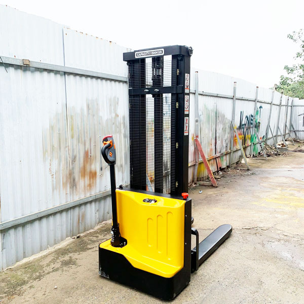Top 4 xe nâng điện đi bộ lái chất lượng nhất hiện nay 6 Xe nâng điện đi bộ lái hãng Winner
