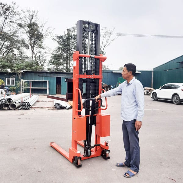 Xe Nâng Bán Tự Động: Nâng cao năng suất lao động, giảm chi phí vận hành 3 Xe nâng bán tự động giá rẻ tăng cao hiệu suất