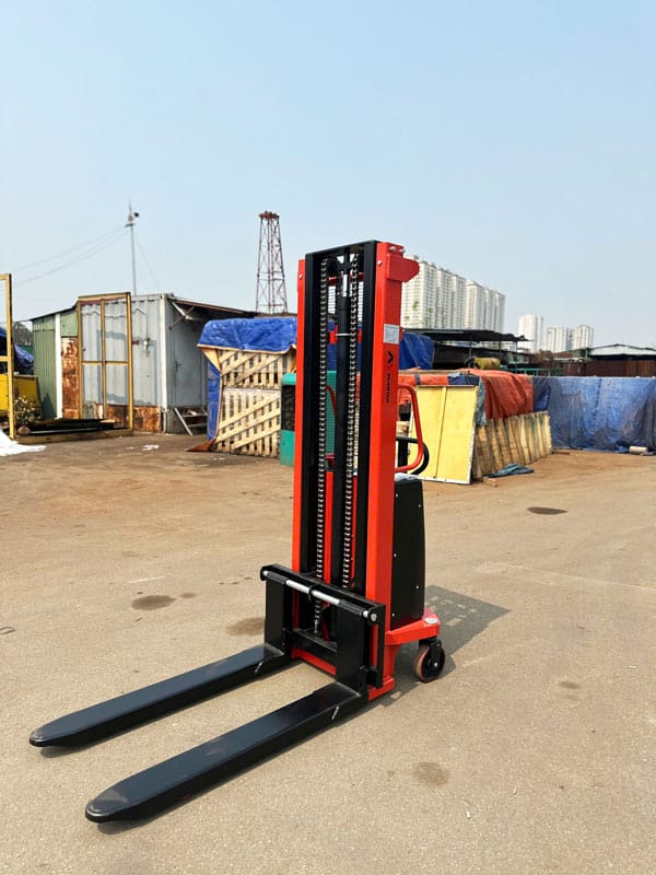 Tải trọng Xe Nâng Bán Tự Động: Chọn đúng để hiệu quả tối đa 3 Tải trọng xe nâng bán tự động Maihui 1,5 tấn