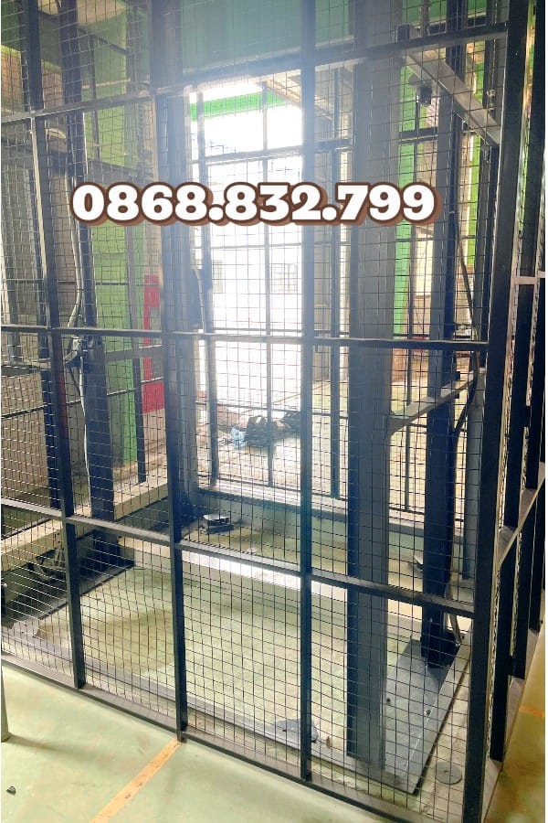 Đầu tư thiết bị nâng hạ: Lợi ích vượt trội cho doanh nghiệp 8 Thang nâng hàng thuỷ lực 2 tấn