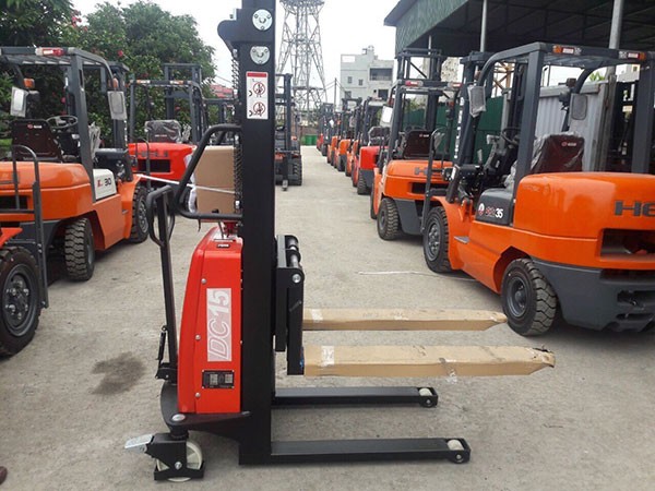 Các Loại Xe Nâng Bán Tự Động Trên Thị Trường 12 Xe nâng bán tự động 1.6m