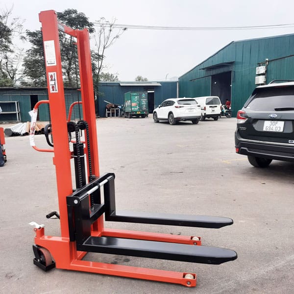 So Sánh Xe Nâng Tay Cao 1 Tấn Có Phanh Và Không Phanh – Nên Chọn Loại Nào? 7 Xe nang tay cao 1 tan 1.6m co phanh 4